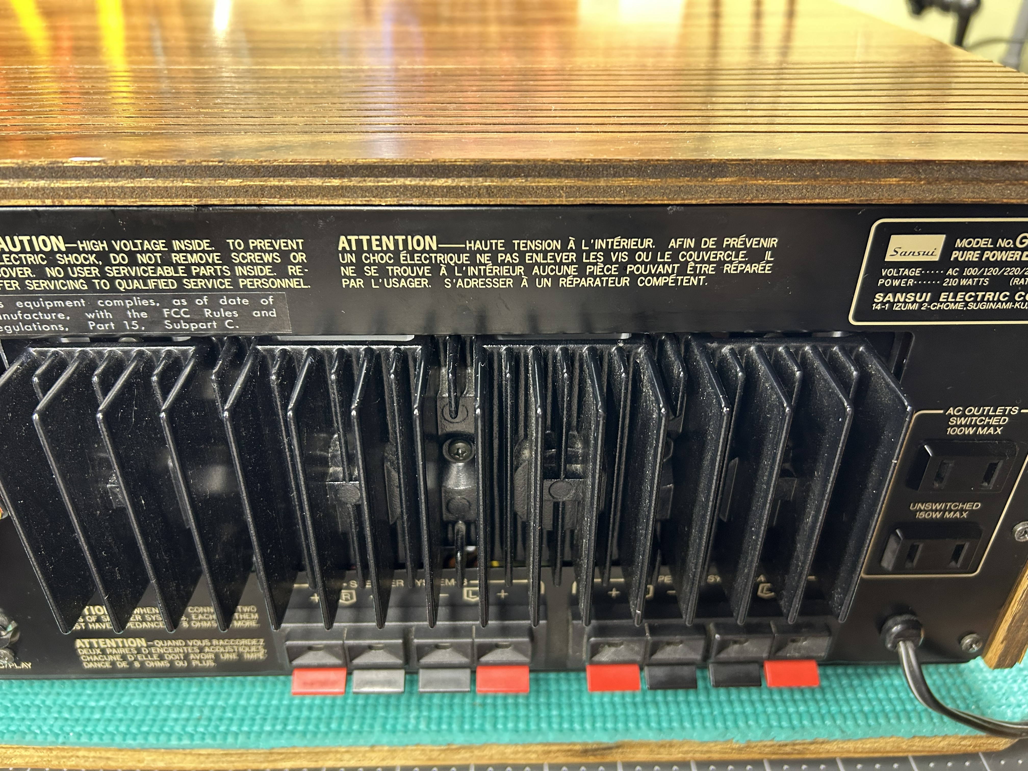 Sansui G-5000 rear heat sink and speaker terminals